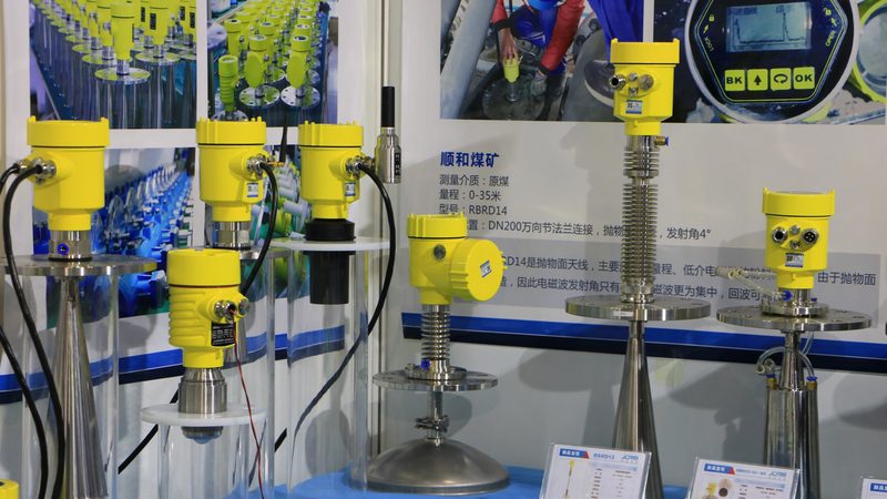 卫生级隔膜压力变送器材质选择：关键因素与注意事项**